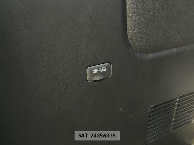 Toyota HIACE VAN 2025-03 7392322-17