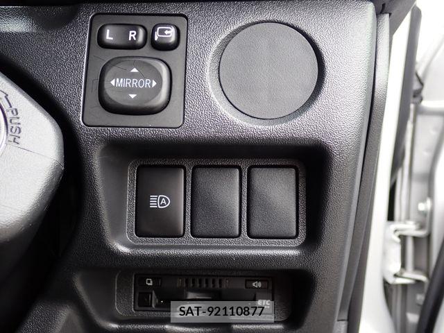 Toyota HIACE VAN 2020-10 7392327-16