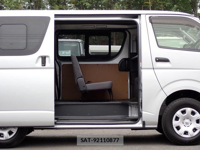 Toyota HIACE VAN 2020-10 7392327-5