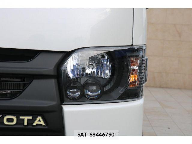 Toyota HIACE VAN 2022-01 7454666-3