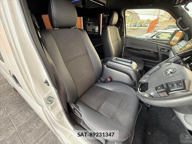 Toyota HIACE VAN 2022-07 7454670-15