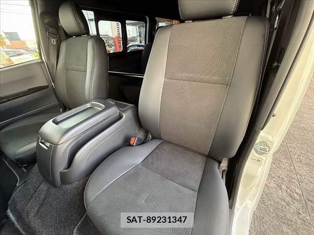 Toyota HIACE VAN 2022-07 7454670-16