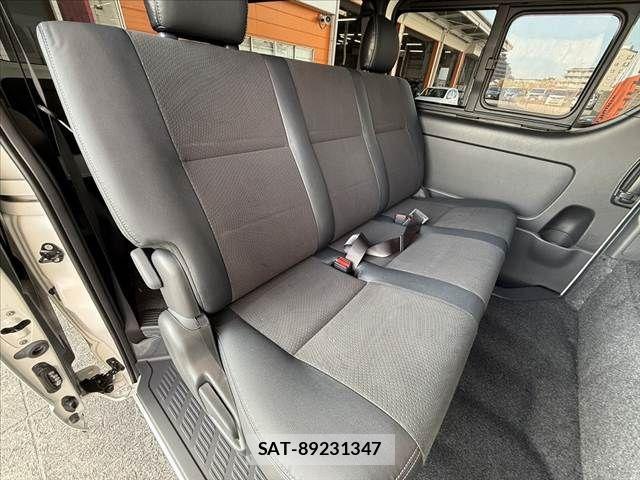 Toyota HIACE VAN 2022-07 7454670-17