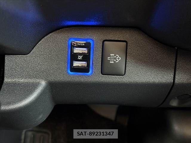 Toyota HIACE VAN 2022-07 7454670-24