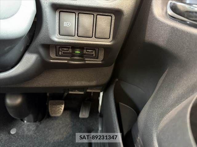 Toyota HIACE VAN 2022-07 7454670-4