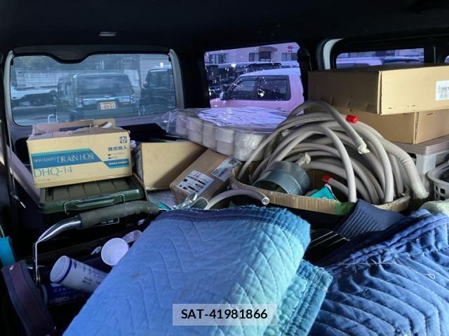 Toyota HIACE VAN 2019-07 7454686-12