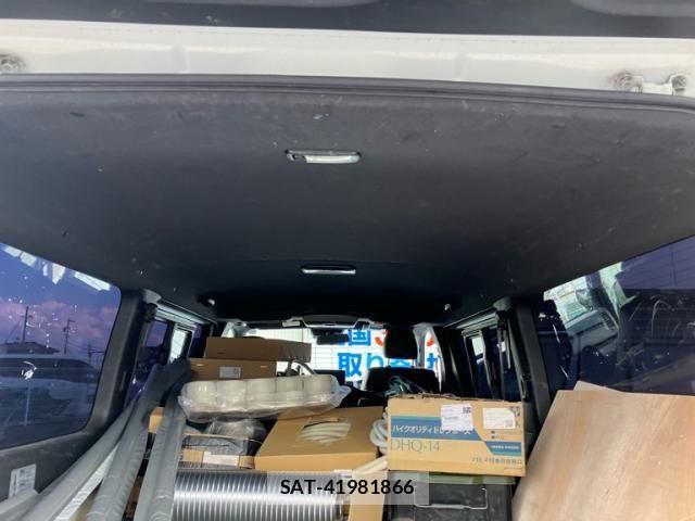 Toyota HIACE VAN 2019-07 7454686-13