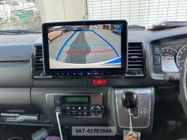 Toyota HIACE VAN 2019-07 7454686-17