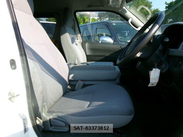 Toyota HIACE VAN 2010-04 7454687-8