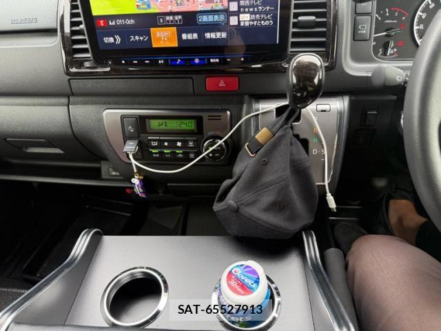 Toyota HIACE VAN 2022-09 7454672-18