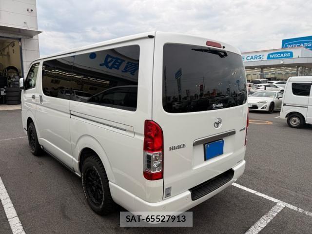 Toyota HIACE VAN 2022-09 7454672-1