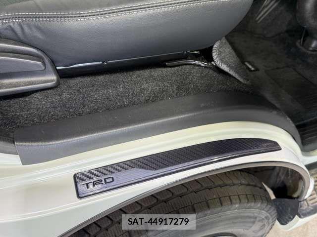 Toyota HIACE VAN 2023-04 7454675-6