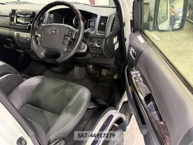Toyota HIACE VAN 2023-04 7454675-5