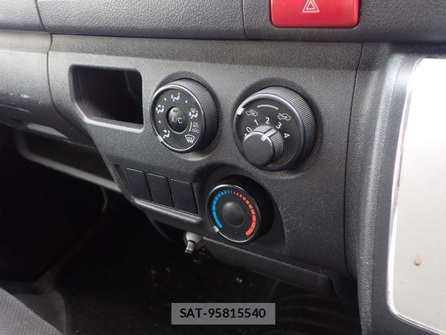 Toyota HIACE VAN 2017-05 7500832-11