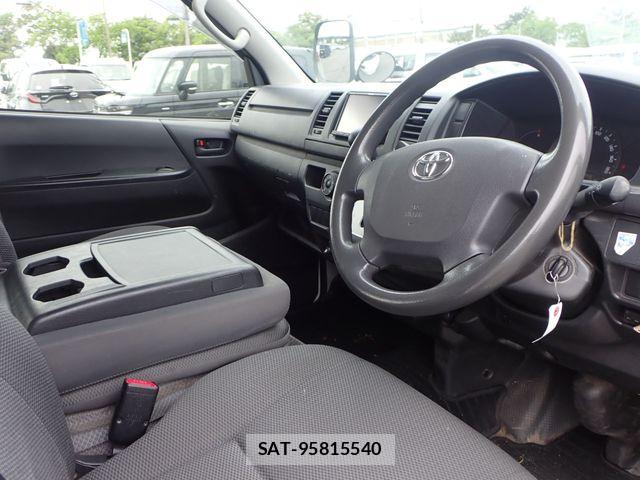 Toyota HIACE VAN 2017-05 7500832-1