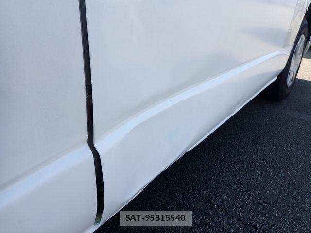 Toyota HIACE VAN 2017-05 7500832-20