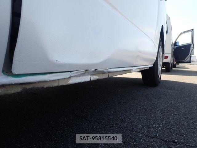 Toyota HIACE VAN 2017-05 7500832-21