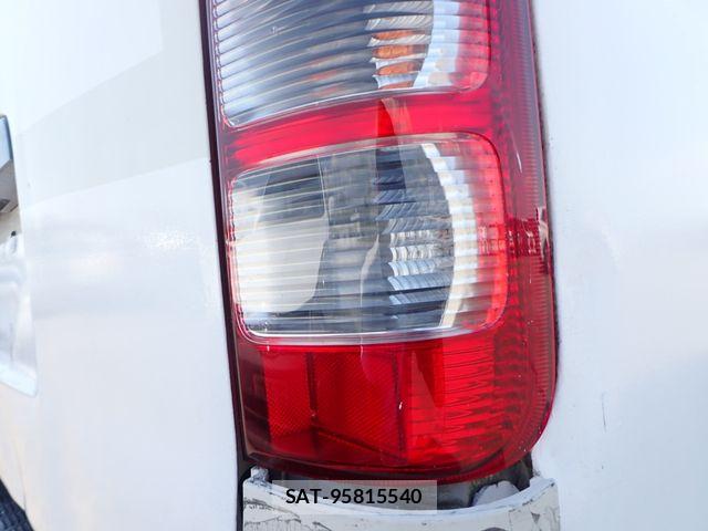 Toyota HIACE VAN 2017-05 7500832-24