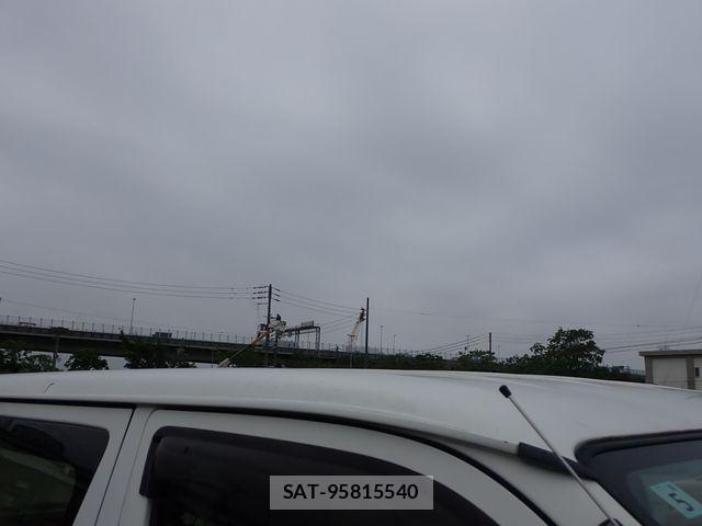 Toyota HIACE VAN 2017-05 7500832-6