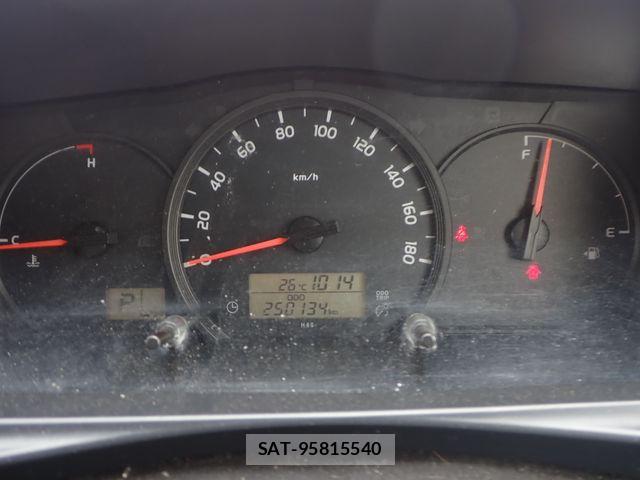 Toyota HIACE VAN 2017-05 7500832-8