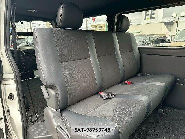 Toyota HIACE VAN 2022-09 7500824-11