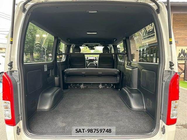 Toyota HIACE VAN 2022-09 7500824-12