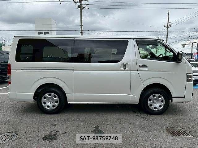 Toyota HIACE VAN 2022-09 7500824-13