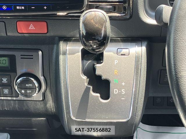 Toyota HIACE VAN 2022-07 7500820-10