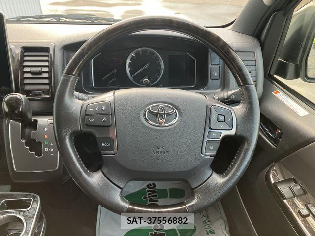 Toyota HIACE VAN 2022-07 7500820-11