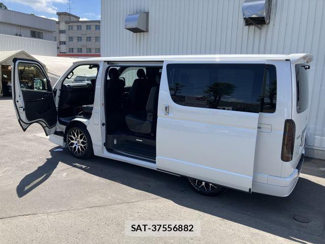 Toyota HIACE VAN 2022-07 7500820-13