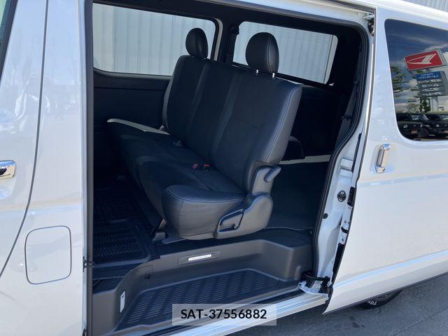 Toyota HIACE VAN 2022-07 7500820-15