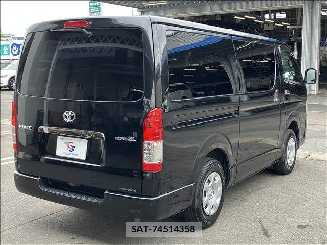 Toyota HIACE VAN 2021-02 7500828-15