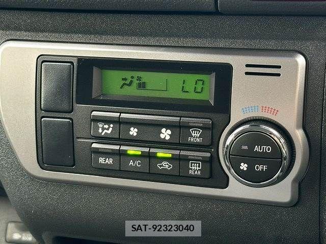 Toyota HIACE VAN 2022-06 7500825-9
