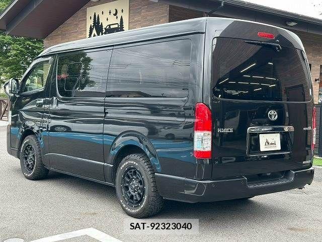 Toyota HIACE VAN 2022-06 7500825-16