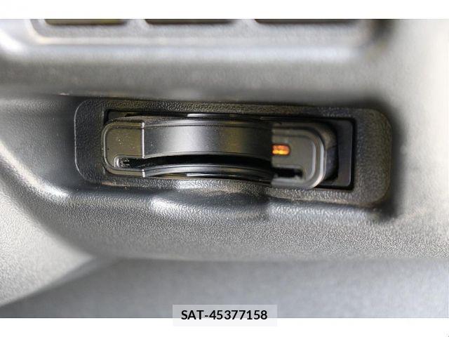 Toyota HIACE VAN 2019-01 7500826-9