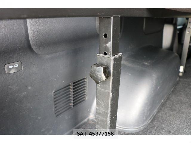 Toyota HIACE VAN 2019-01 7500826-17
