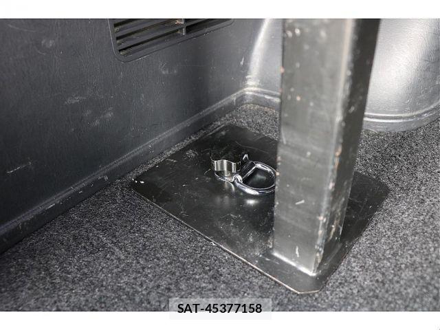 Toyota HIACE VAN 2019-01 7500826-18