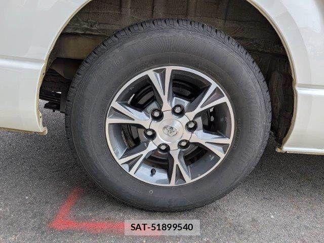Toyota HIACE VAN 2020-03 7500827-28