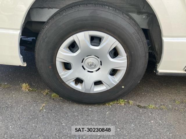 Toyota HIACE VAN 2022-05 7508781-12