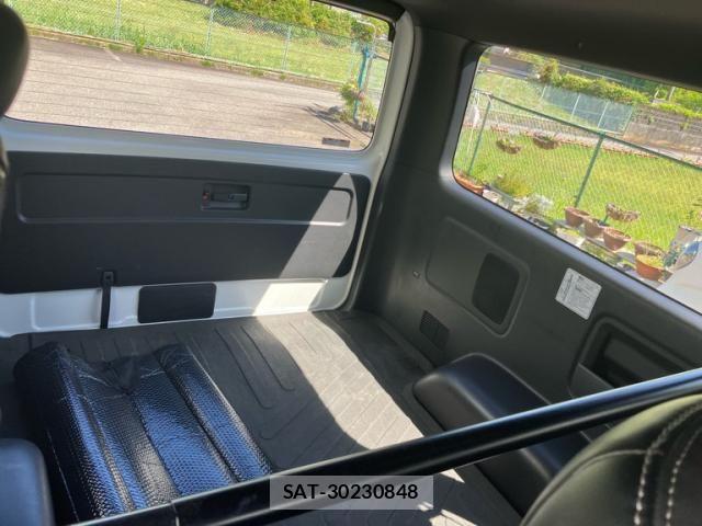 Toyota HIACE VAN 2022-05 7508781-17