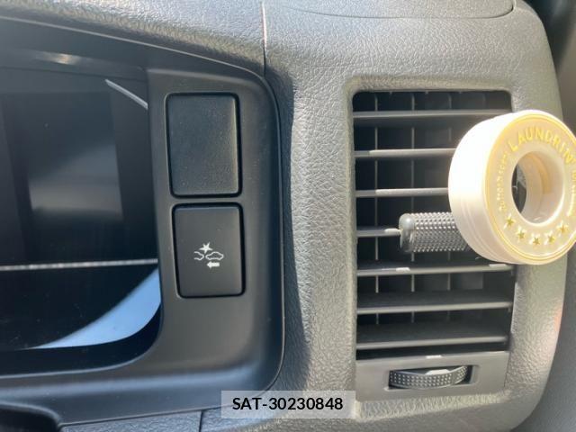 Toyota HIACE VAN 2022-05 7508781-22