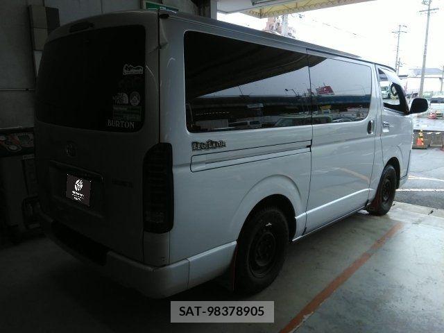 Toyota HIACE VAN 2013-12 7500831-2