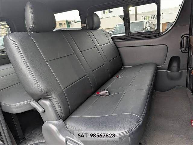 Toyota HIACE VAN 2021-04 7500823-11