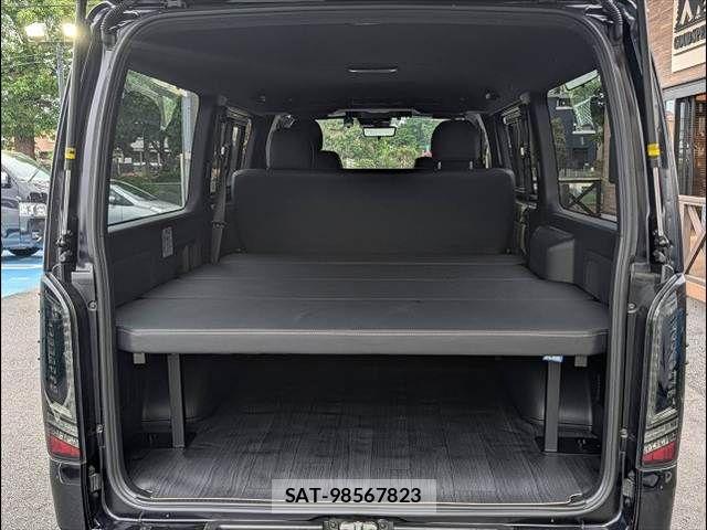 Toyota HIACE VAN 2021-04 7500823-12