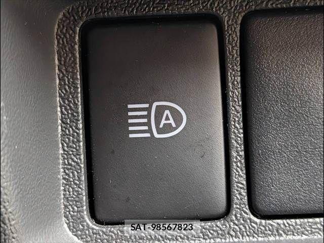 Toyota HIACE VAN 2021-04 7500823-4