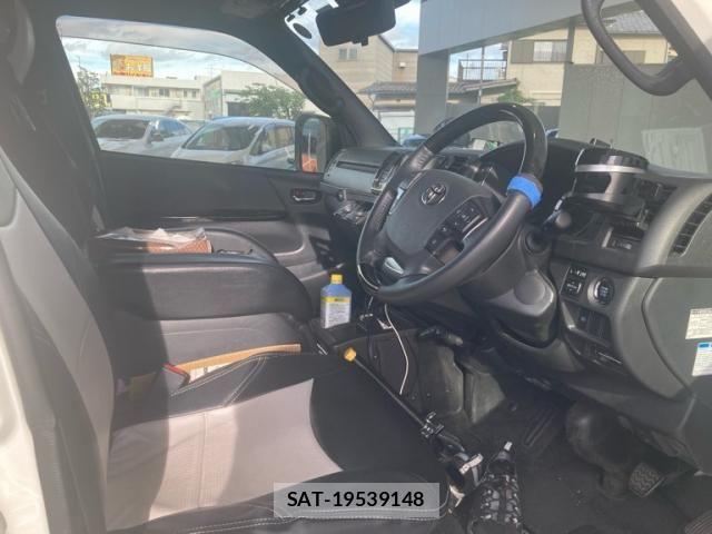Toyota HIACE VAN 2021-06 7562210-13