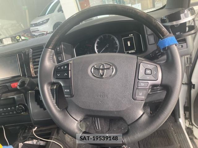 Toyota HIACE VAN 2021-06 7562210-17