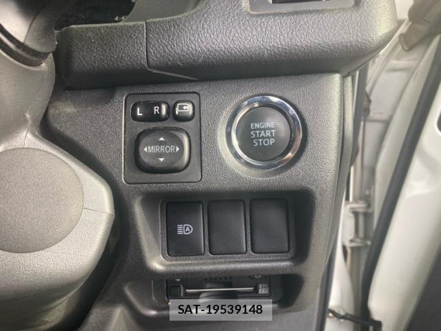 Toyota HIACE VAN 2021-06 7562210-25
