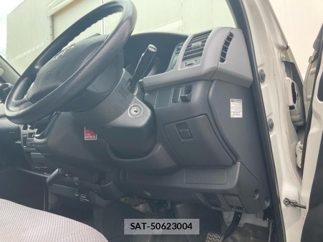 Toyota HIACE VAN 2009-06 7562215-20