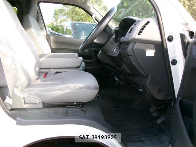 Toyota HIACE VAN 2010-06 7562214-11